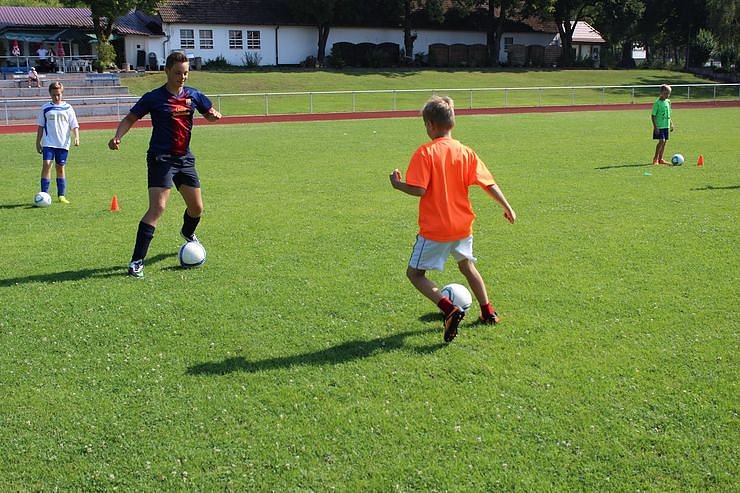 Volles Training bei der Fu&szlig;ballschule