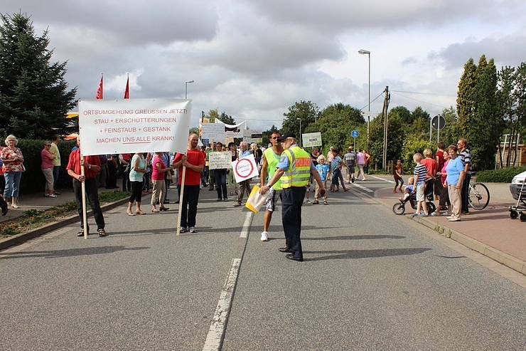 Demo &uuml;ber Bundesstra&szlig;e 4 in Greu&szlig;en gezogen