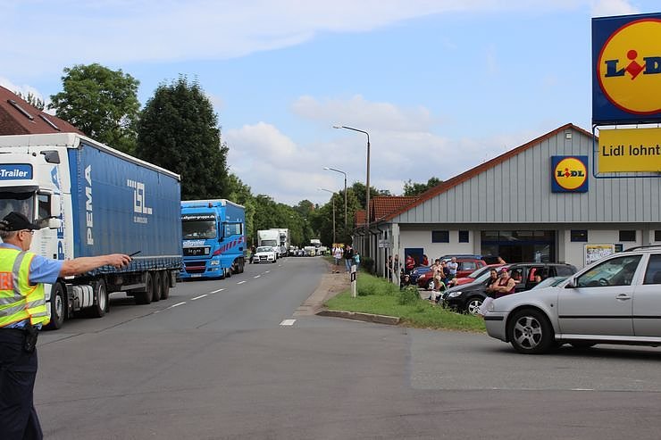 Demo &uuml;ber Bundesstra&szlig;e 4 in Greu&szlig;en gezogen