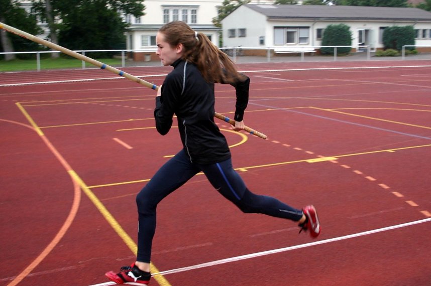 Stabhochsprung im Sommer