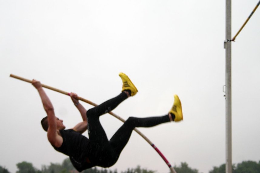 Stabhochsprung im Sommer