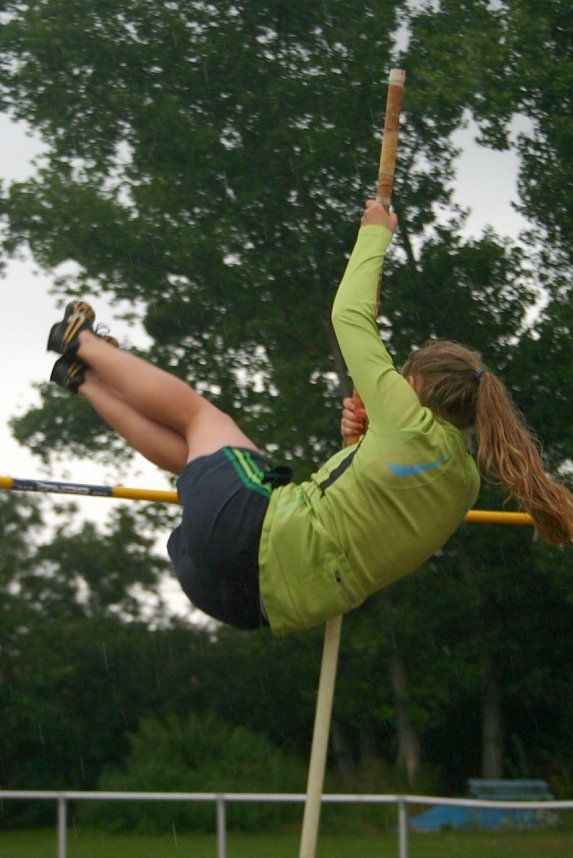 Stabhochsprung im Sommer