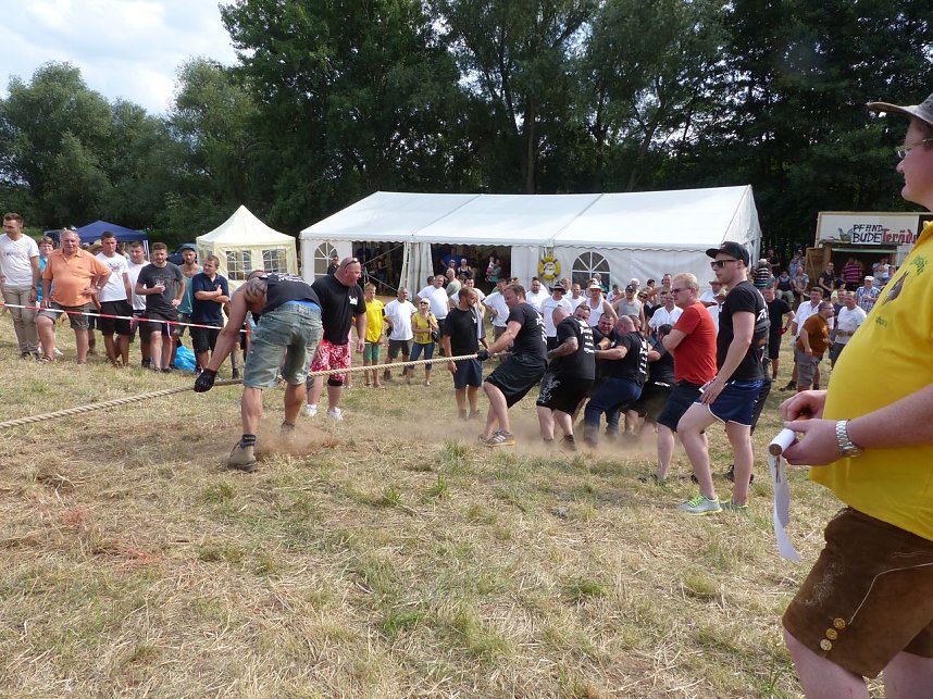 Tauziehen an der Helme