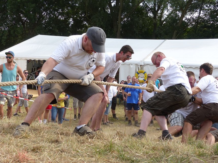 Tauziehen an der Helme