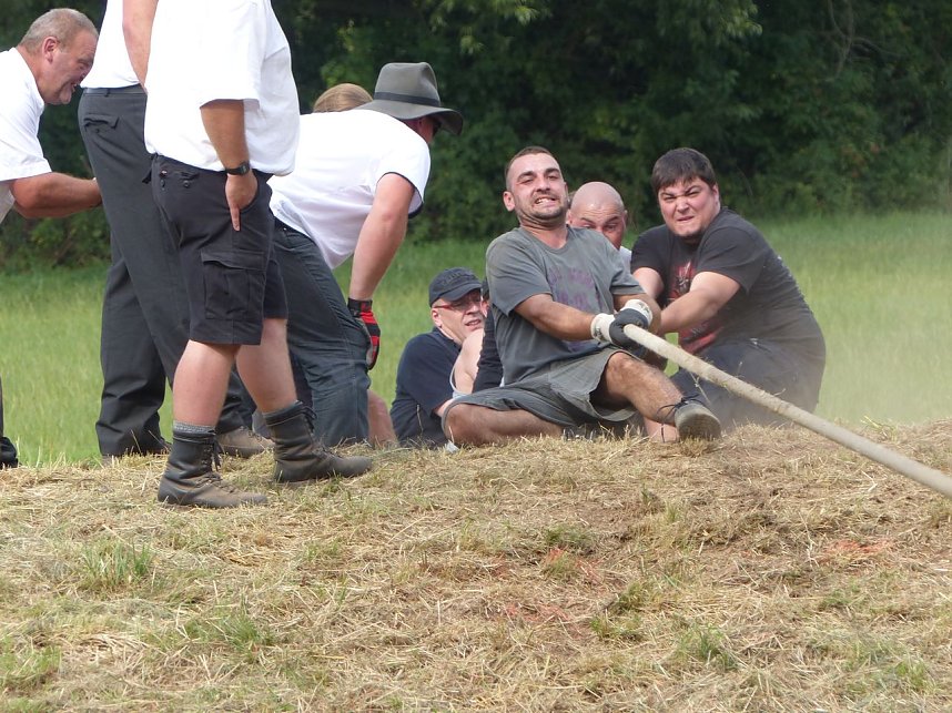 Tauziehen an der Helme