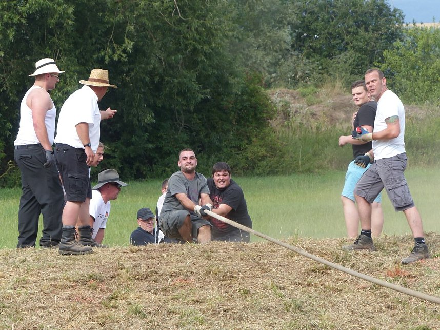 Tauziehen an der Helme
