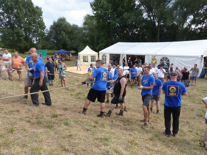 Tauziehen an der Helme