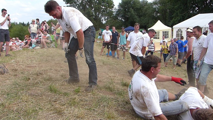Tauziehen an der Helme