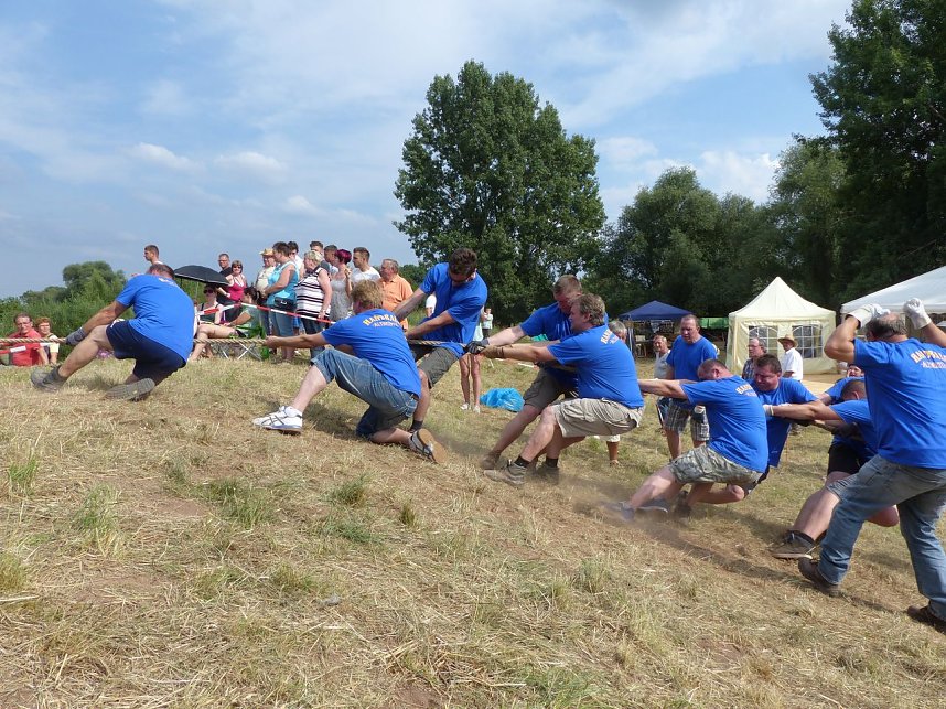 Tauziehen an der Helme