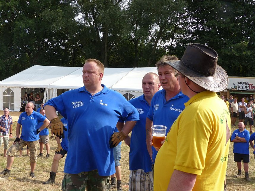 Tauziehen an der Helme