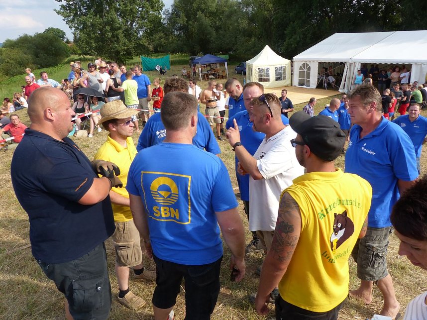 Tauziehen an der Helme