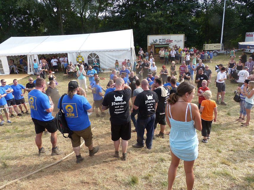 Tauziehen an der Helme