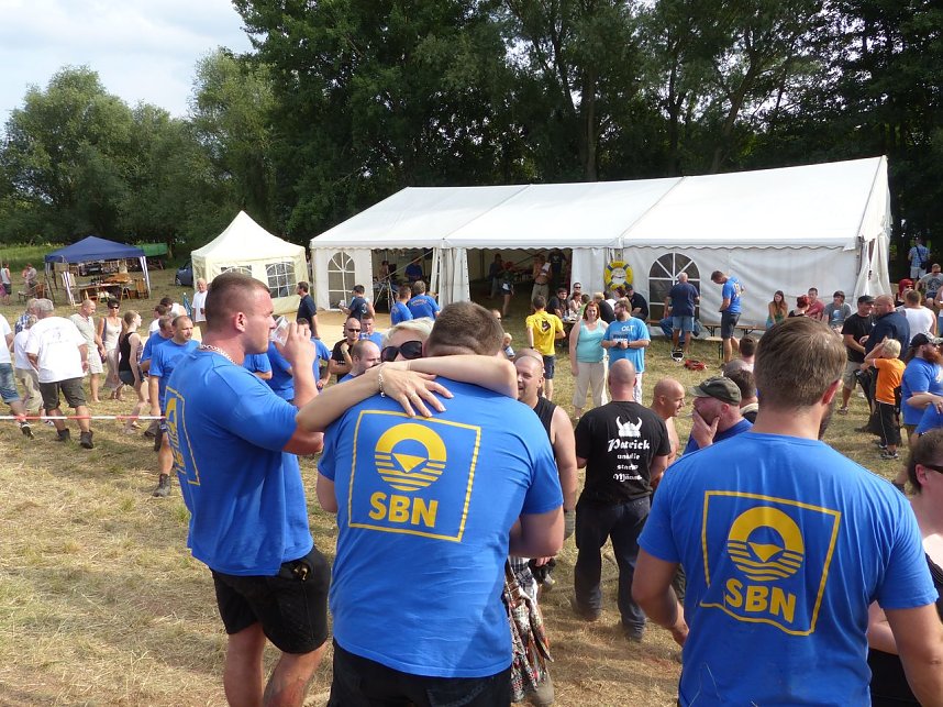 Tauziehen an der Helme