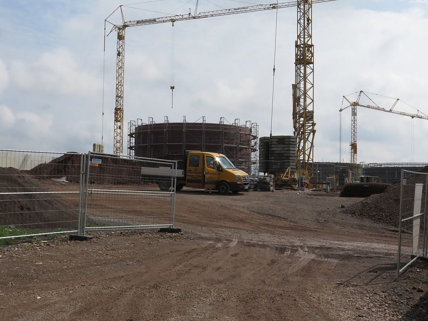 Stand der Dinge. Blick auf den ersten Fermenter