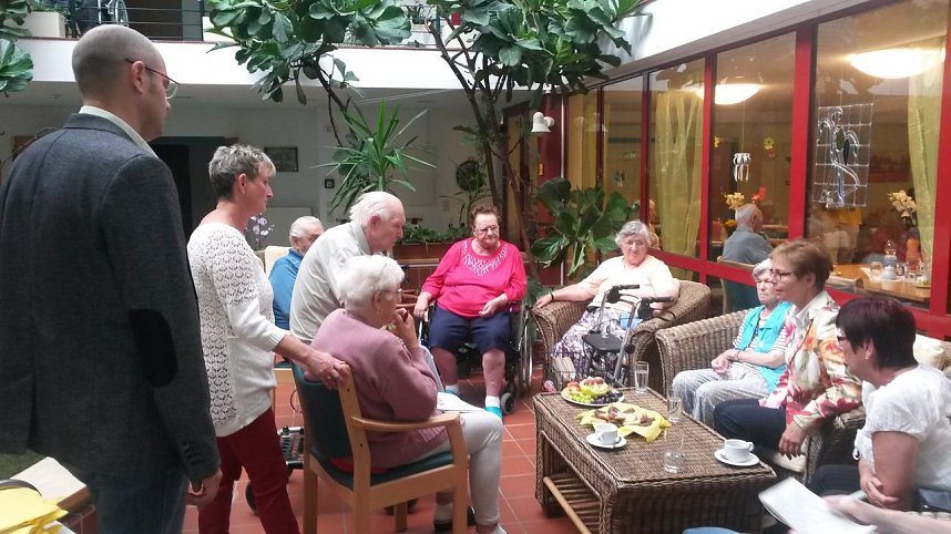 Heike Taubert im Landkreis: Gespr&auml;che im Seniorenzentrum mit Leiterin Sabine Paul und Holger Richter vom Tr&auml;ger der Einrichtung.