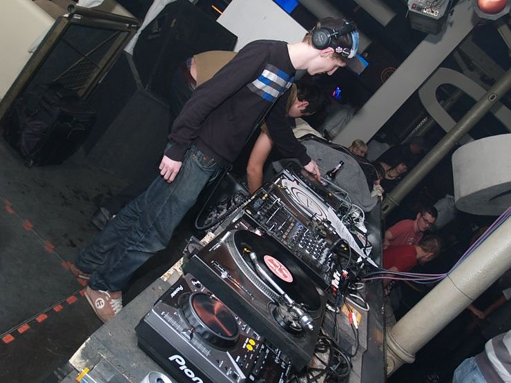 Geflegtes Klopfen in der Webe.nnz-City Scout on Tour