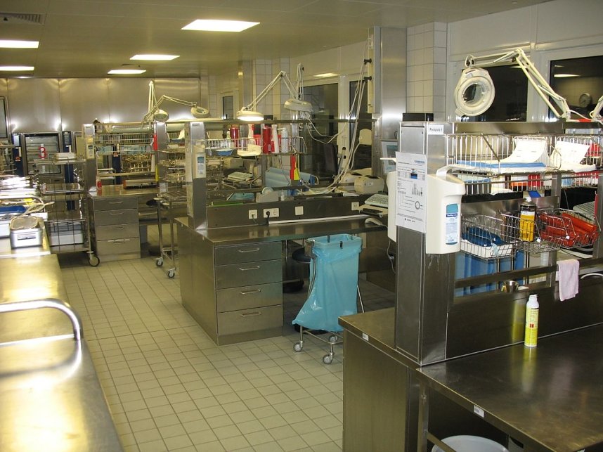 Blick in die zentrale Sterilisation des Klinikums