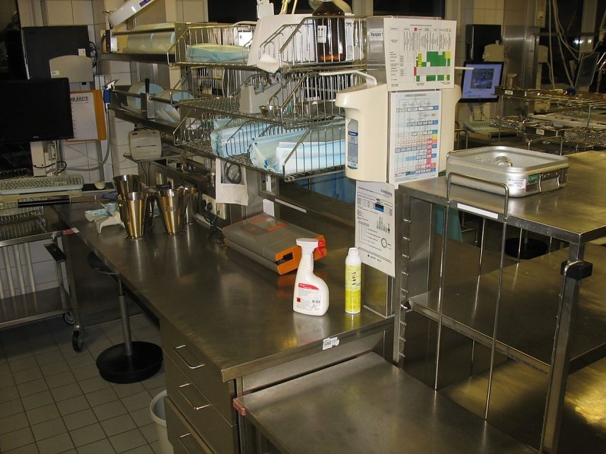 Blick in die zentrale Sterilisation des Klinikums