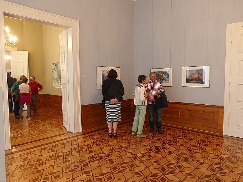 "Tiefgr&uuml;n bis zartbitter"