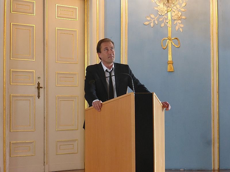 "Tiefgr&uuml;n bis zartbitter"