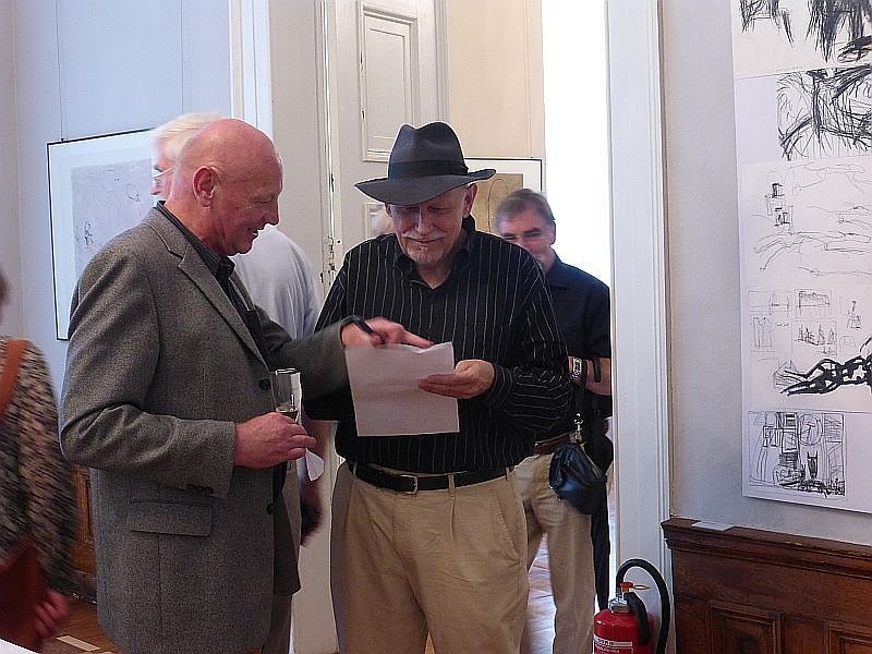 "Tiefgr&uuml;n bis zartbitter"