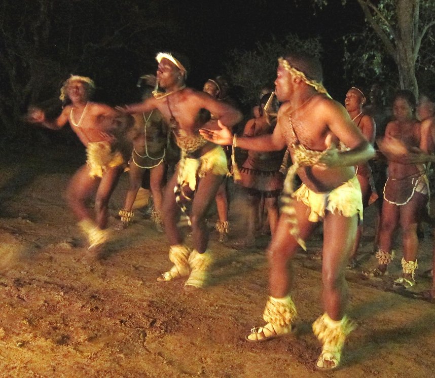 Auf dem Abendempfang am Lagerfeuer.