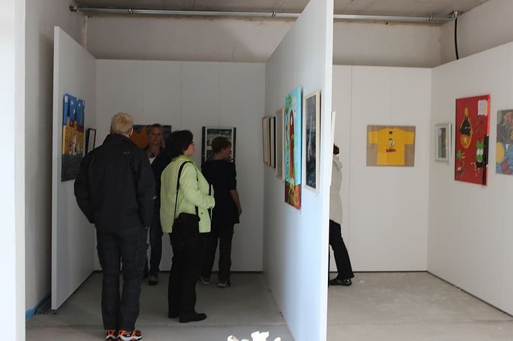 100 Werke der 8. JugendKunstBiennale