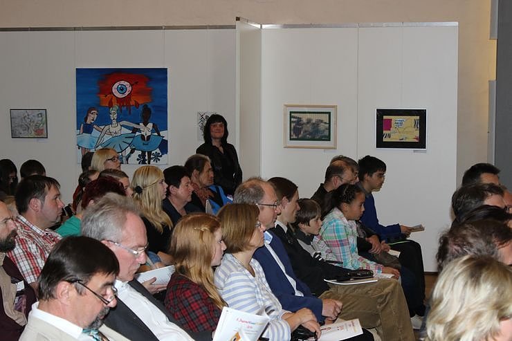 100 Werke der 8. JugendKunstBiennale