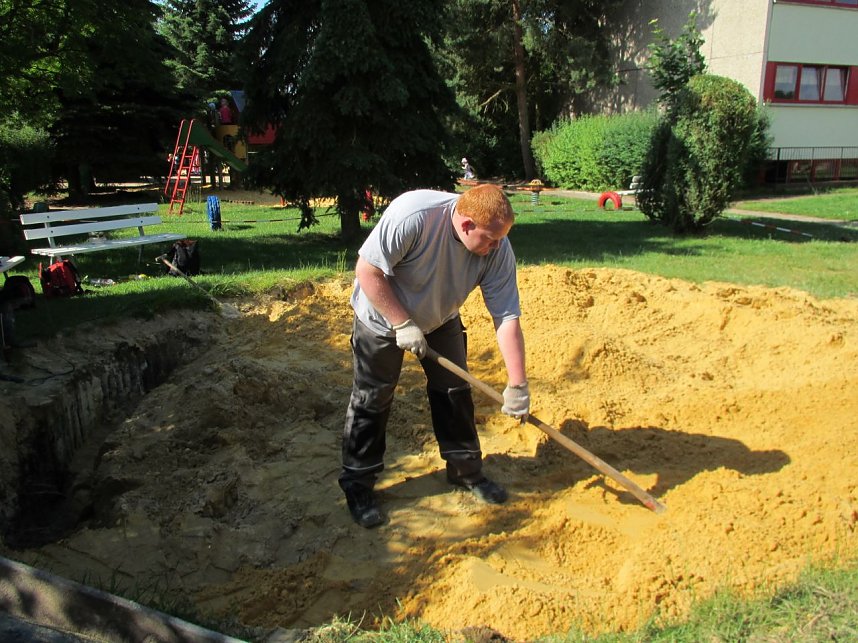 Gro&szlig; hilft Klein