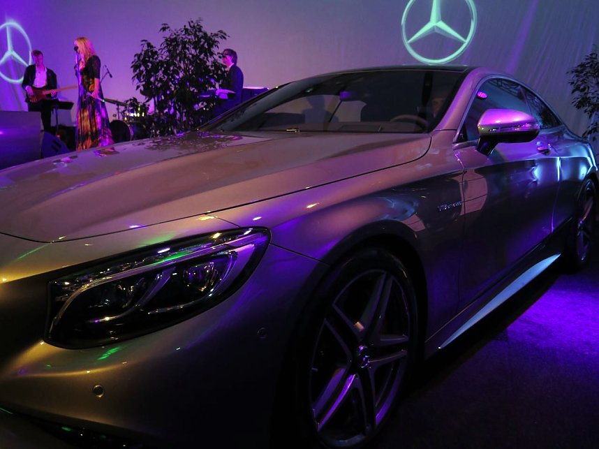 Premiere des S-Coup&eacute;