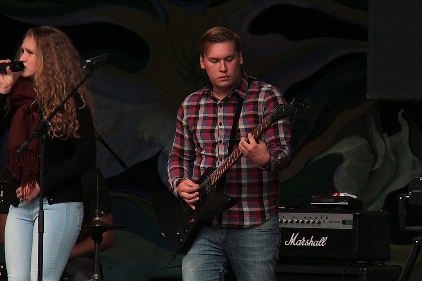 Musik und Artistik auf dem Theaterplatz