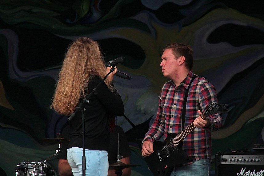 Musik und Artistik auf dem Theaterplatz