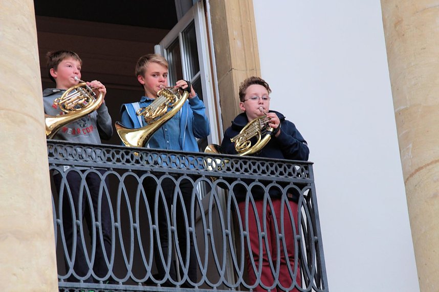 Musik und Artistik auf dem Theaterplatz