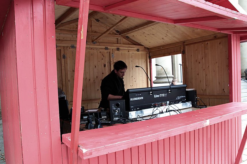 Musik und Artistik auf dem Theaterplatz