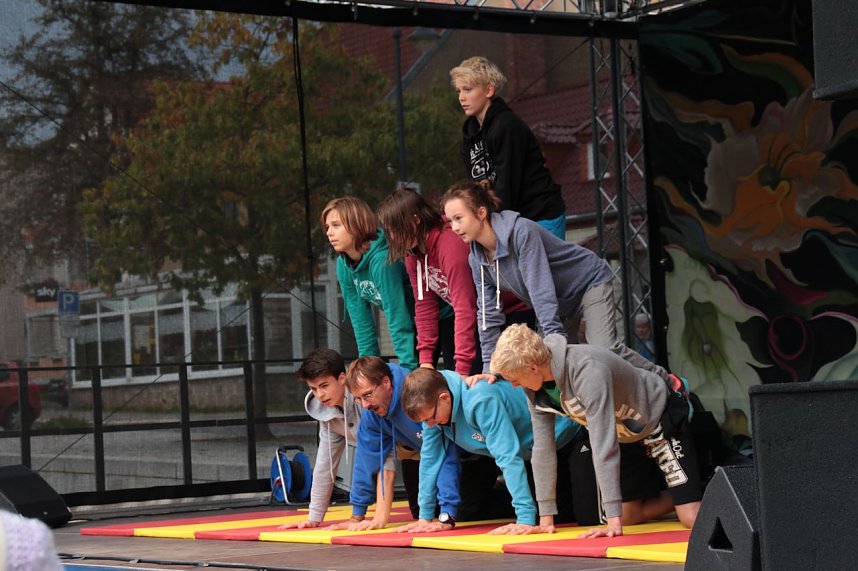 Musik und Artistik auf dem Theaterplatz