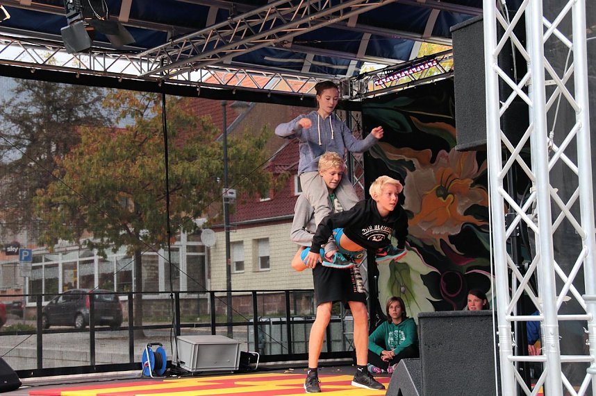 Musik und Artistik auf dem Theaterplatz