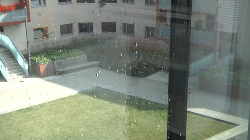 30.000 Liter Wasser wurden auf das Dach der neuen Bibliothek gepumpt