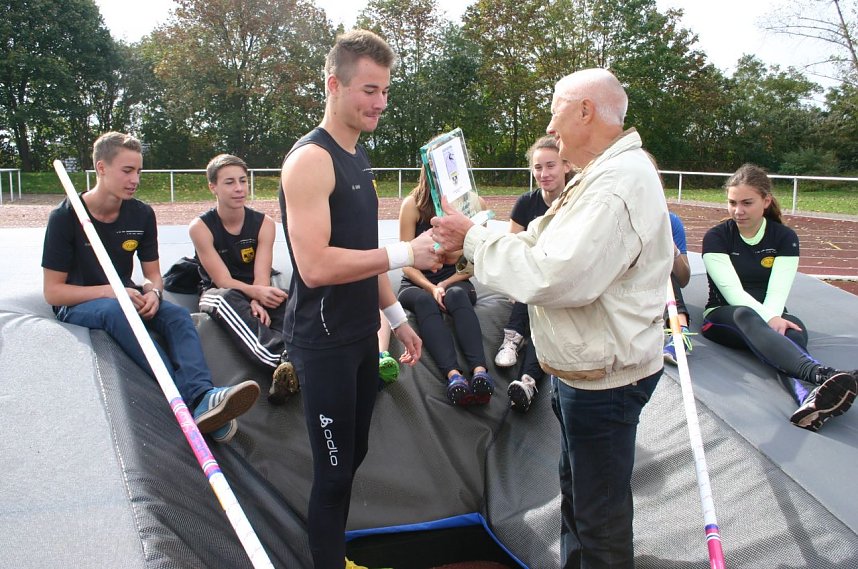 Herbstspringen auf dem Hohekreuz-Sportplatz