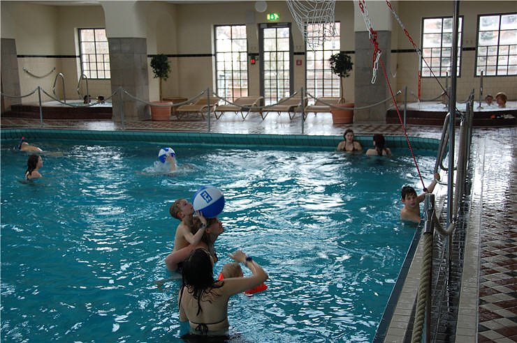 Pool-Party im Badehaus.NNZ-City Scout on Tour
