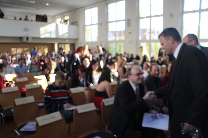 Bleiben sie sch&ouml;n akademisch