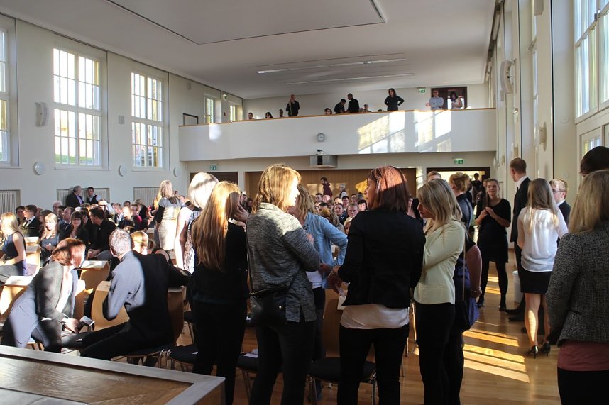 Bleiben sie sch&ouml;n akademisch