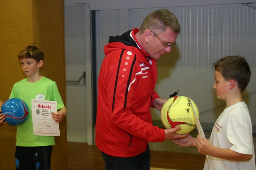Zweifelderball in der Ballspielhalle