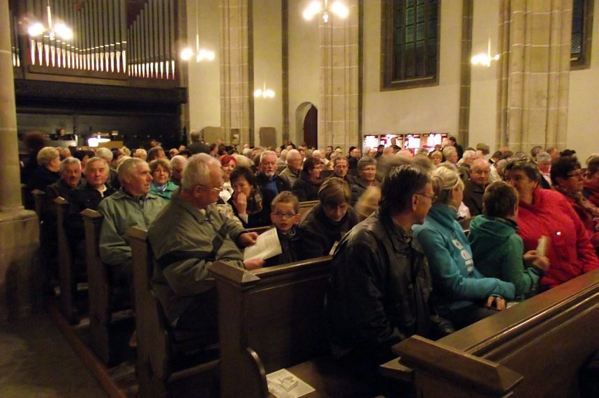 Die Bankreihen waren wieder gut gef&uuml;llt..