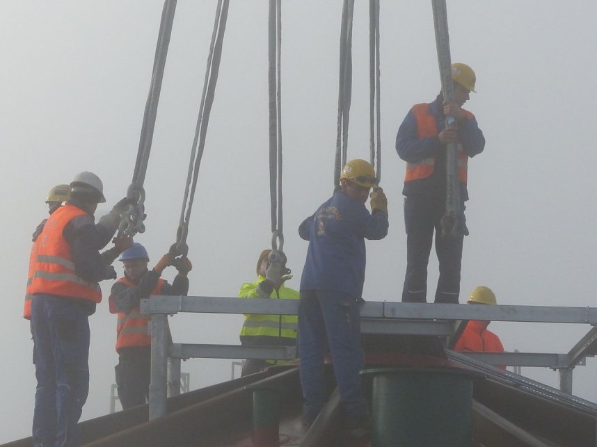 Der Deckel wird draufgesetzt