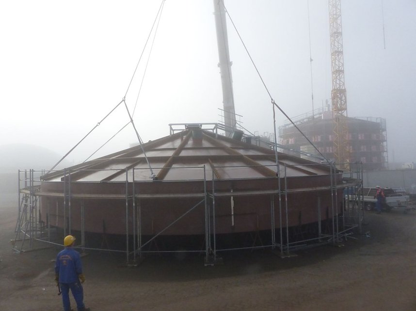 Der Deckel wird draufgesetzt