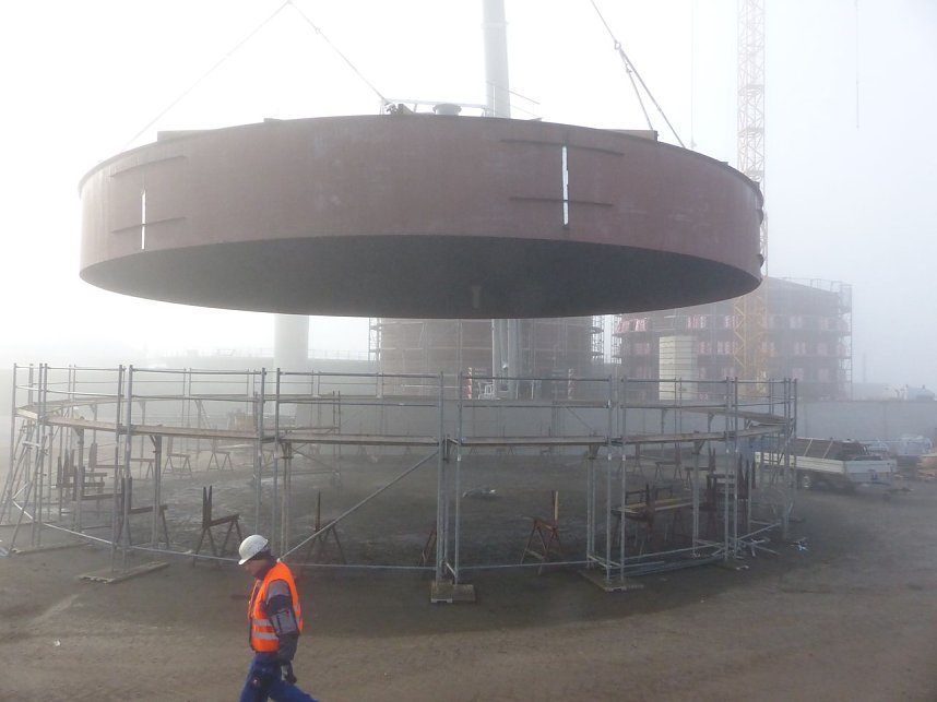 Der Deckel wird draufgesetzt