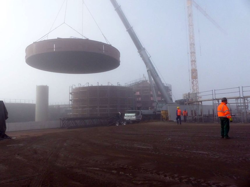 Der Deckel wird draufgesetzt