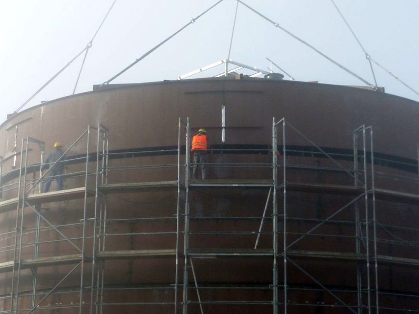 Der Deckel wird draufgesetzt