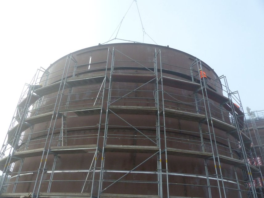 Der Deckel wird draufgesetzt