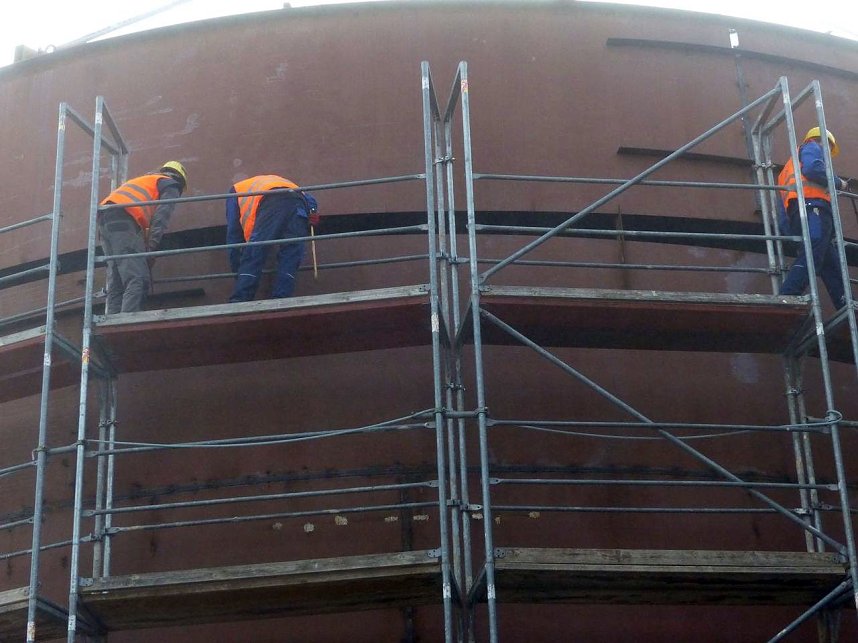 Der Deckel wird draufgesetzt